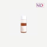 Dr. Ceuracle Vegan Kombucha Tea Essence 150ml! এই অনন্য এবং বহুমুখী এসেন্সটি ভেগান টি কমপ্লেক্স (কম্বুচা চা নির্যাস, গ্রিন টি ওয়াটার) এবং অন্যান্য পুষ্টিকর উদ্ভিজ্জ উপাদানের শক্তিশালী সংমিশ্রণে তৈরি, যা আপনার ত্বককে দেবে গভীর আর্দ্রতা, উজ্জ্বলতা এবং সুস্থ আভা। কেন বেছে নেবেন Dr. Ceuracle Vegan Kombucha Tea Essence? ভেগান টি কমপ্লেক্স (Vegan Tea Complex 78%) এর শক্তি: এই এসেন্সের মূল ভিত্তি হলো 78% ভেগান টি কমপ্লেক্স, যার মধ্যে রয়েছে: কম্বুচা চা নির্যাস (Kombucha Tea Extract): এটি ফারমেন্টেড ব্ল্যাক টি থেকে প্রাপ্ত, যা প্রোবায়োটিকস, ভিটামিন বি এবং বিভিন্ন পুষ্টিগুণে ভরপুর। এটি ত্বককে ডিটক্সিফাই করতে, দূষণ থেকে রক্ষা করতে এবং ত্বকের রোগ প্রতিরোধ ক্ষমতা বাড়াতে সাহায্য করে। ক্যামেলিয়া সিনেনসিস লিফ ওয়াটার (Camellia Sinensis Leaf Water - গ্রিন টি ওয়াটার): বিশুদ্ধ পানির চেয়েও বেশি পুষ্টিকর এই উপাদানটিতে ভিটামিন, ট্যানিন, অ্যামিনো অ্যাসিড এবং প্রোটিন রয়েছে, যা ত্বকের অ্যান্টি-এজিং এবং ডিটক্সের জন্য দারুণ। মাল্টি-ফাংশনাল হাইব্রিড: এটি একটি টোনার, এসেন্স এবং ক্রিম/ইমালশনের সুবিধা একত্রিত করে। এর দু'টি স্তর (জলীয় এবং ক্রিম) ঝাঁকানোর পর একত্রিত হয়ে ত্বকে গভীর আর্দ্রতা, পুষ্টি এবং দীর্ঘস্থায়ী আরাম প্রদান করে। এটি আপনার স্কিনকেয়ার রুটিনকে সহজ ও কার্যকর করে তোলে। আর্দ্রতা এবং তেল-জল ভারসাম্য: এটি ত্বকের তেল এবং আর্দ্রতার ভারসাম্য বজায় রাখতে সাহায্য করে, যা শুষ্ক, ডিহাইড্রেটেড এবং এমনকি পৃষ্ঠে তৈলাক্ত কিন্তু অভ্যন্তরে শুষ্ক ত্বকের (combination skin) জন্য নিখুঁত। এটি ত্বককে সতেজ এবং ডিউই অনুভব করায়। অ্যান্টিঅক্সিডেন্ট সুরক্ষা: কম্বুচা এবং গ্রিন টি উভয়ই শক্তিশালী অ্যান্টিঅক্সিডেন্ট সমৃদ্ধ, যা পরিবেশগত স্ট্রেস থেকে ত্বককে রক্ষা করে এবং অকাল বার্ধক্যের লক্ষণ (যেমন সূক্ষ্ম রেখা) কমাতে সাহায্য করে। ত্বকের গঠন উন্নতকরণ: নিয়মিত ব্যবহারে এটি ত্বকের টেক্সচারকে মসৃণ ও পরিমার্জিত করে, যা ত্বককে নরম এবং আরও সমান দেখায়। হালকা ও নন-স্টিকি টেক্সচার: ঝাঁকানোর পর এটি একটি হালকা, দুধের মতো তরলে পরিণত হয়, যা ত্বকে দ্রুত শোষিত হয় এবং কোনো চটচটে বা ভারী অনুভূতি দেয় না। Dr. Ceuracle Vegan Kombucha Tea Essence 150ml